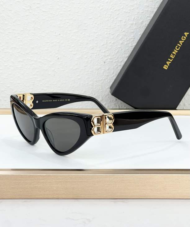 Picture of Balenciaga Sunglasses _SKUfw80274722fw